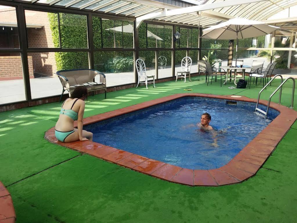 厄姆阁汽车旅馆 奥尔伯里 外观 照片